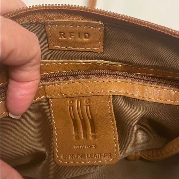 ili NY Embossed Tan Leather Crossbody RFID Protection Bag w/ 4 compartments - Picture 3 of 13